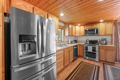 Well-maintained 3-bedroom, 2-bath home on a sprawling 7,500 sq - photo 11