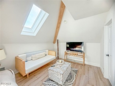The perfect boater's retreat! This charming three-bedroom - photo 29