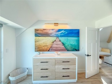 The perfect boater's retreat! This charming three-bedroom - photo 32
