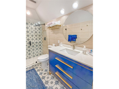 The perfect boater's retreat! This charming three-bedroom - photo 34