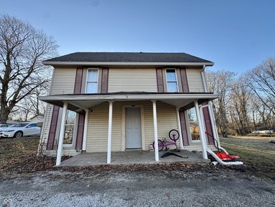 Welcome home to this inviting 3-bedroom, 1-bathroom property - photo 1
