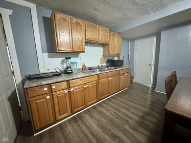 Welcome home to this inviting 3-bedroom, 1-bathroom property - photo 4