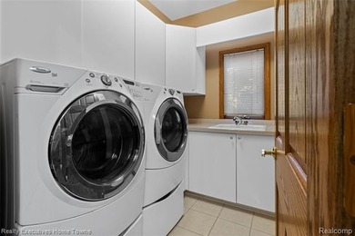 Located on one of Golfside's most desirable lots, this custom R - photo 17