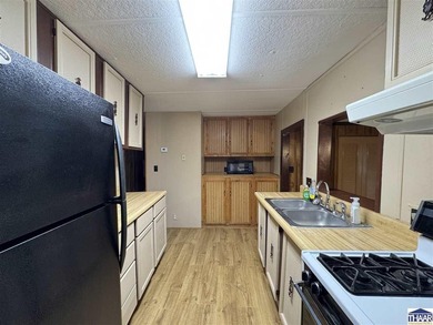 Looking for Lake life? This well-groomed 2-bedroom, 1.5 bathroom - photo 10