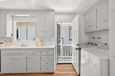 Welcome to 6138 Oakdale Avenue, located in the - photo 18