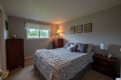 Charming 4 bed, 2 bath home offering 1,924 sqft of comfortable - photo 20