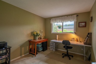 Charming 4 bed, 2 bath home offering 1,924 sqft of comfortable - photo 25