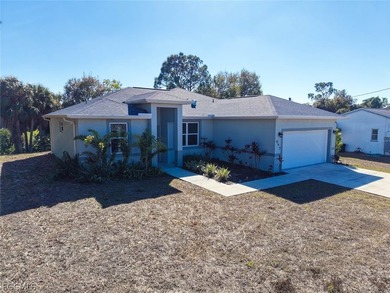 Built in 2023, this 3-bedroom residence with a den and 2 baths - photo 2