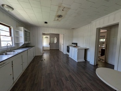 INVESTOR ALERT! Post-Ida roof, bones are solid, Flood X - NO - photo 3