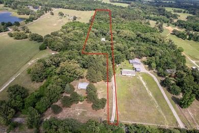 Looking for acreage, a shop, and a move-in ready home in Lindale - photo 2