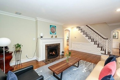 Beautifully maintained and move-in ready colonial home located - photo 3