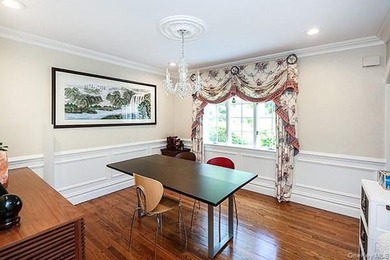 Beautifully maintained and move-in ready colonial home located - photo 4
