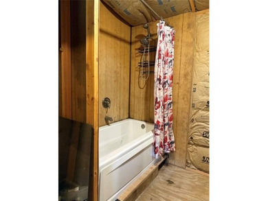 Auction Property! Live onsite auction Thur July 16 10:01 AM - photo 15