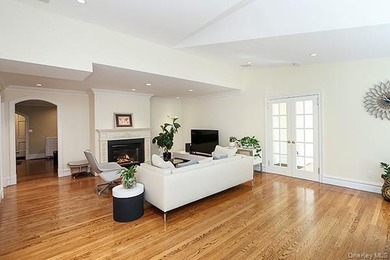 Beautifully maintained and move-in ready colonial home located - photo 8