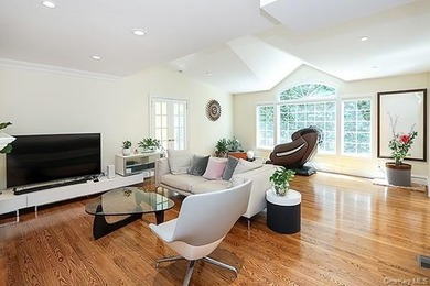 Beautifully maintained and move-in ready colonial home located - photo 9