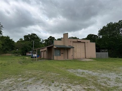 Auction Property! Live onsite auction Thur July 16 10:01 AM - photo 20