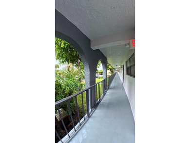 Welcome to sunny Boynton Beach! This move-in-ready 2-bed/2-bath - photo 29