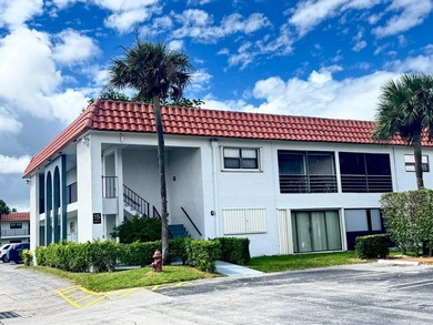 Welcome to sunny Boynton Beach! This move-in-ready 2-bed/2-bath - photo 33