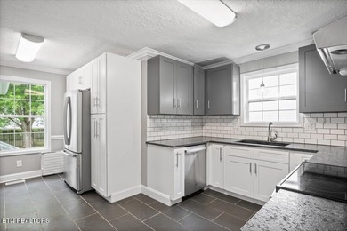 Welcome to your new home! 348 Ridge Road in Caryville, Tennessee - photo 10