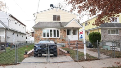 (private lake, pond, coastal) Home For Sale in Bayside New York