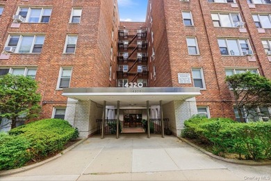 Nestled in the heart of Woodlawn, this immaculate and charming - photo 3