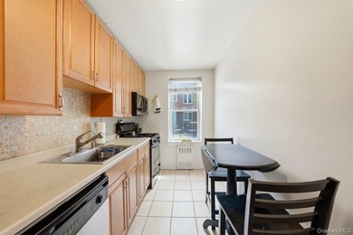 Nestled in the heart of Woodlawn, this immaculate and charming - photo 5