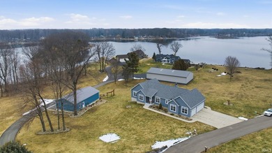 Your dream home on HUDSON LAKE-NOW with a new price!! Experience - photo 3