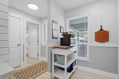 Beautifully renovated end-unit townhome in the highly - photo 13