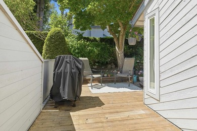 Beautifully renovated end-unit townhome in the highly - photo 17