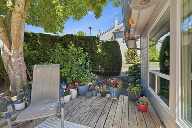 Beautifully renovated end-unit townhome in the highly - photo 19