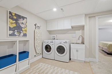 Beautifully renovated end-unit townhome in the highly - photo 21