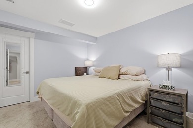 Beautifully renovated end-unit townhome in the highly - photo 22