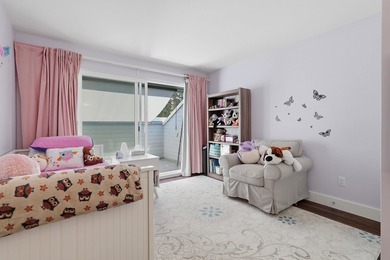 Beautifully renovated end-unit townhome in the highly - photo 26