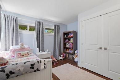 Beautifully renovated end-unit townhome in the highly - photo 30