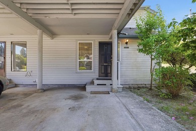 Beautifully renovated end-unit townhome in the highly - photo 33