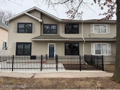 Welcome to 133 Northfield Ave Semi-attached house Bright and - photo 1
