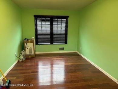 Welcome to 133 Northfield Ave Semi-attached house Bright and - photo 2