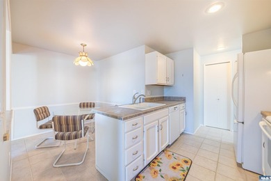Beautiful condominium in sunny Sunland with stunning Strait - photo 13