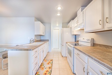 Beautiful condominium in sunny Sunland with stunning Strait - photo 14