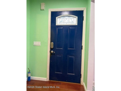 Welcome to 133 Northfield Ave Semi-attached house Bright and - photo 4