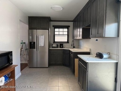 Welcome to 133 Northfield Ave Semi-attached house Bright and - photo 6
