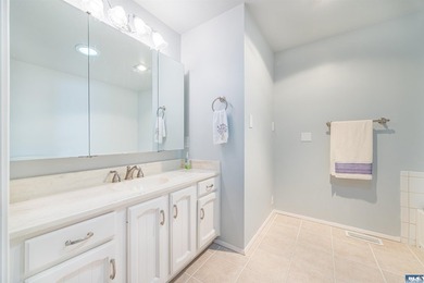 Beautiful condominium in sunny Sunland with stunning Strait - photo 17