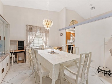 Welcome to this charming three-bedroom, two-bathroom residence - photo 17