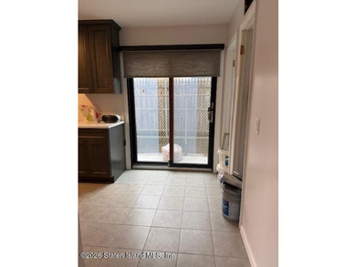 Welcome to 133 Northfield Ave Semi-attached house Bright and - photo 7