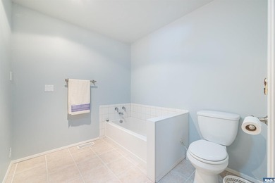 Beautiful condominium in sunny Sunland with stunning Strait - photo 18