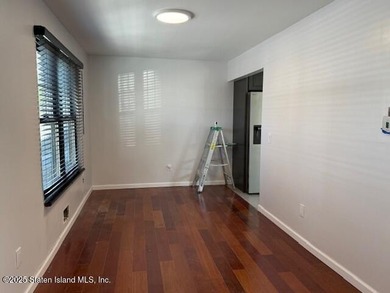 Welcome to 133 Northfield Ave Semi-attached house Bright and - photo 9