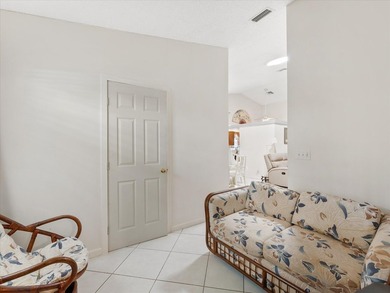 Welcome to this charming three-bedroom, two-bathroom residence - photo 20
