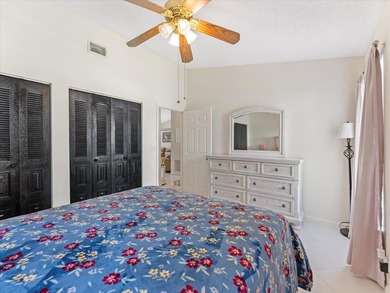 Welcome to this charming three-bedroom, two-bathroom residence - photo 28