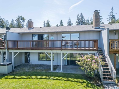 Beautiful condominium in sunny Sunland with stunning Strait - photo 29