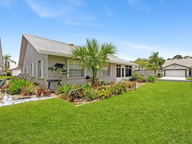 Welcome to this charming three-bedroom, two-bathroom residence - photo 36